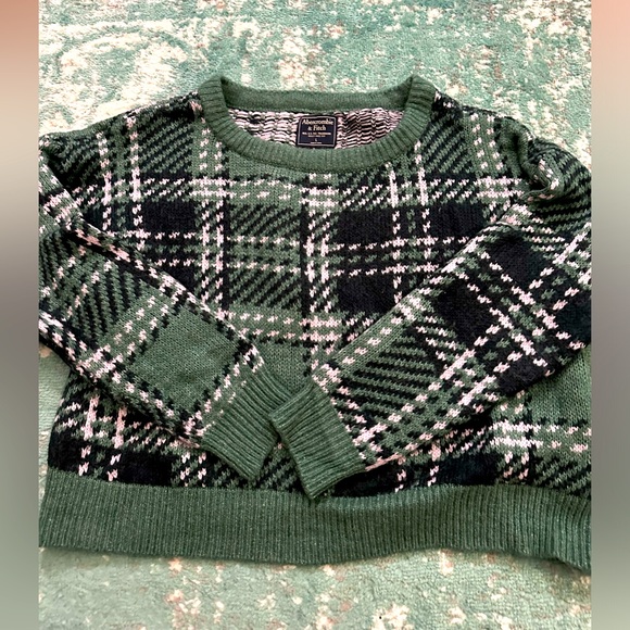 Abercrombie and Fitch cropped sweater - Picture 1 of 2